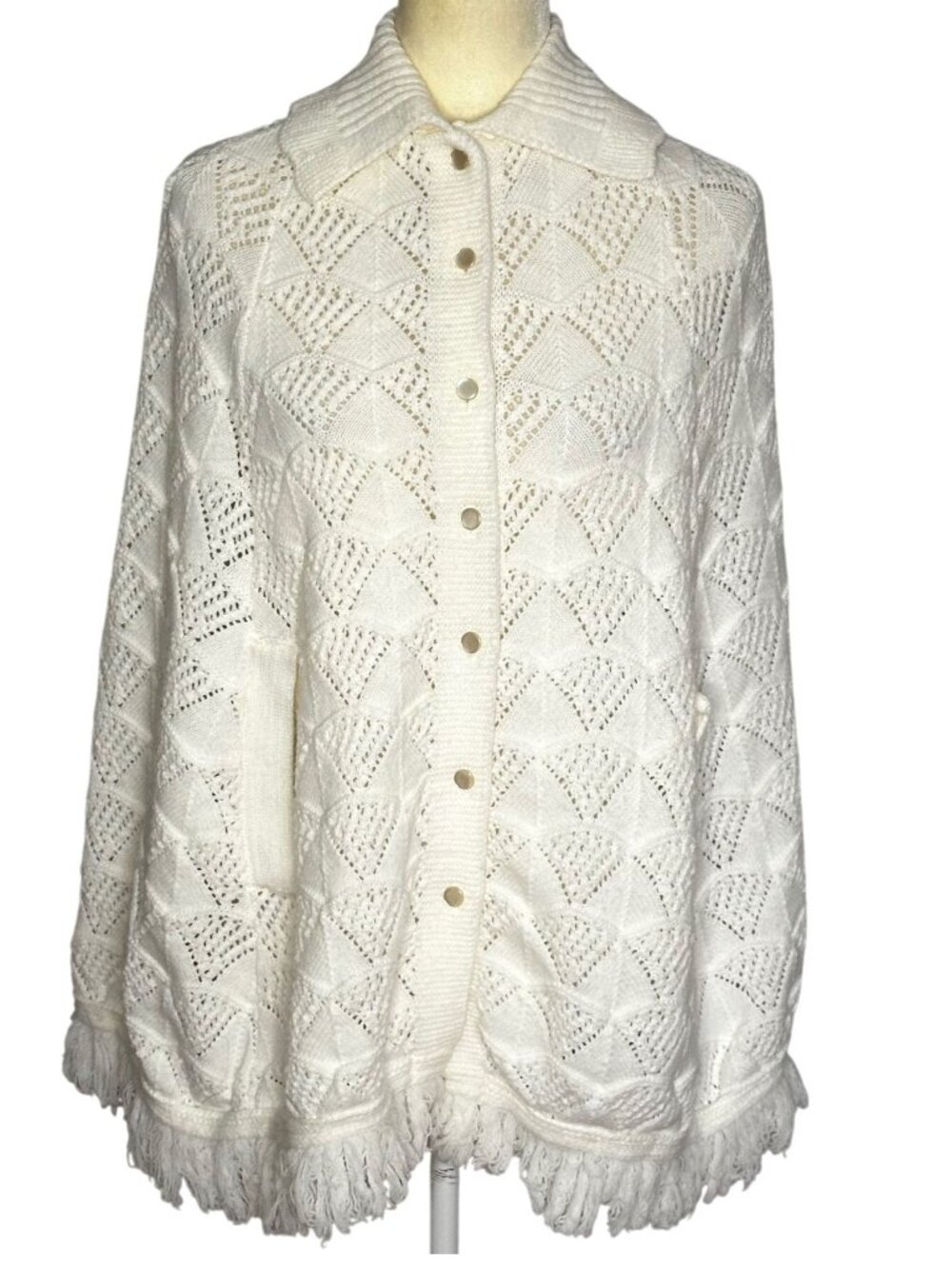70s Wintuck Crochet Cape ILGWU Union Made White Fringe OSFM USA